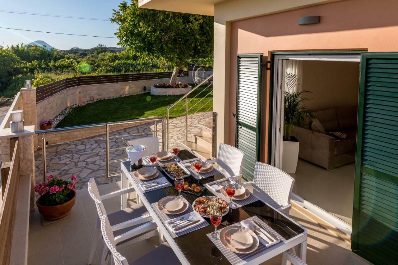 Villa Nissos Línia Buitenkant foto