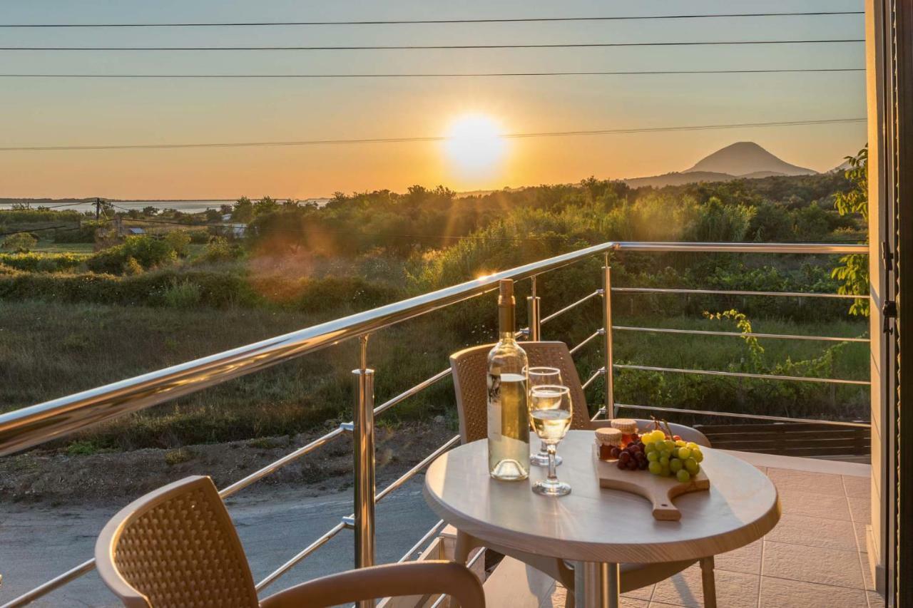 Villa Nissos Línia Buitenkant foto