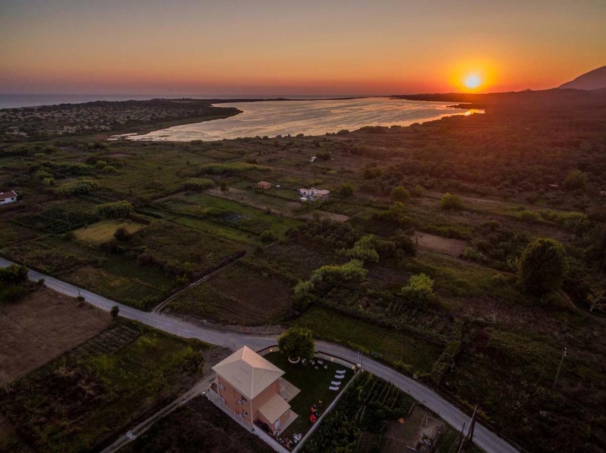 Villa Nissos Línia Buitenkant foto