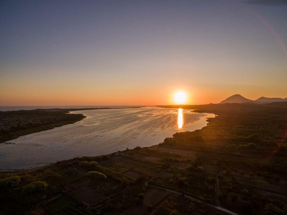 Villa Nissos Línia Buitenkant foto